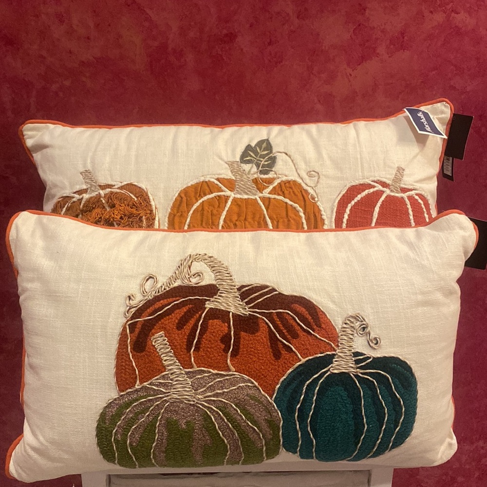 Long new Pumpkins decorative pillow with tag - Picture 8 of 8
